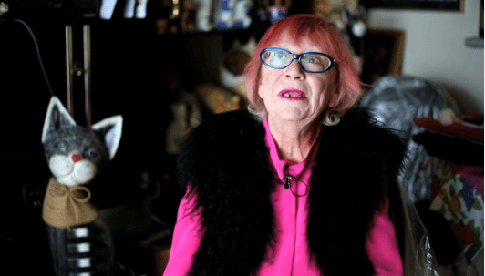 linda chamberain and cat